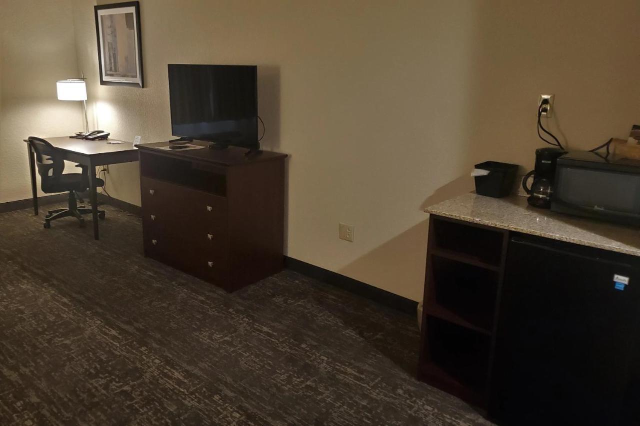 Cobblestone Suites - Oshkosh Kültér fotó